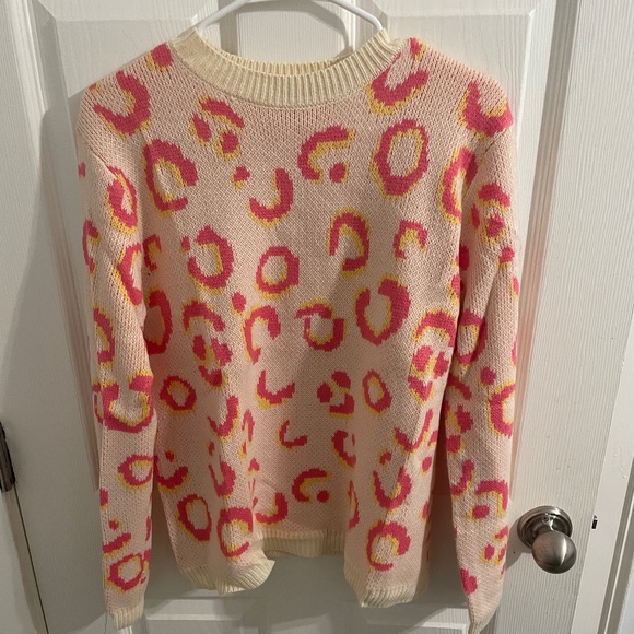 Pink and White Leopard Sweater Size M - Picture 1 of 2